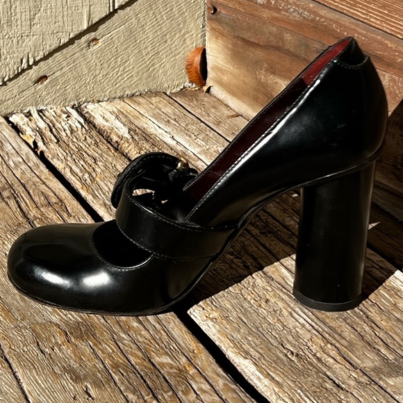 BURBERRY Mary Jane Buckle Black Pump Size 38 - Picture 4 of 6